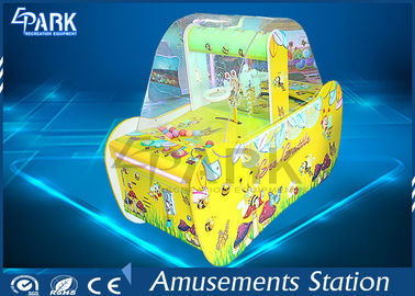 Желтый цвет игрового автомата гонок аркады шарика лотереи сражения пчелы игры детей